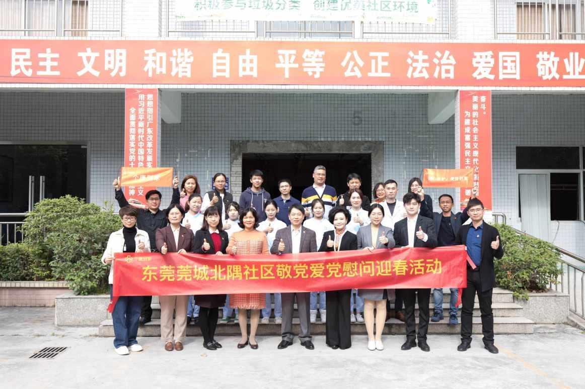 哪个女孩子不想要一双娇嫩的脚后跟!这个皲裂膏专克粗糙干裂皮!